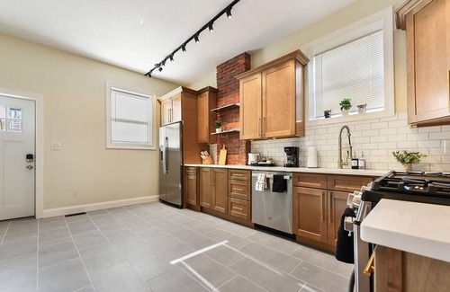 Larimer House | Free Parking+Pet Friendly+6BR+5 Min From Bakery Sq