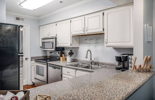 Rutledge Hill Condo | Free Parking! Walk to Broadway! Balcony