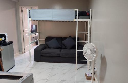 Paranaque Apartment | Free Pool Access near MOA 622