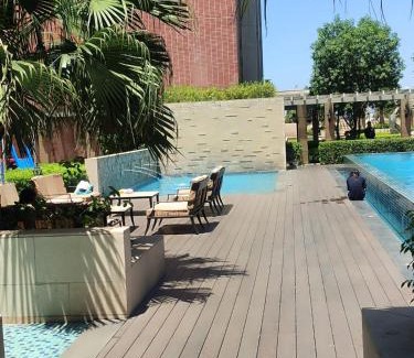 Paranaque Apartment | Free Pool Access near MOA 622