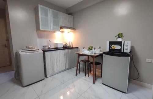 Paranaque Apartment | Free Pool Access near MOA 622