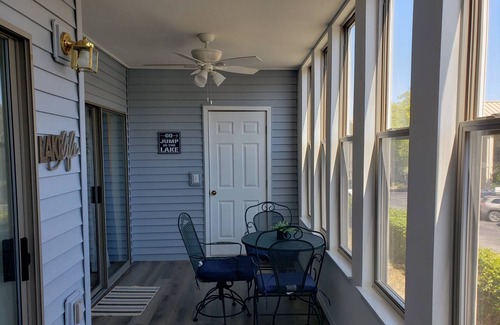 Hollister Condo | FREE SDC tic. Table Rock Lake Condo. 100 Yds. to Boat Ramp. Bring Your Boat. 3 King Beds. Awesome!