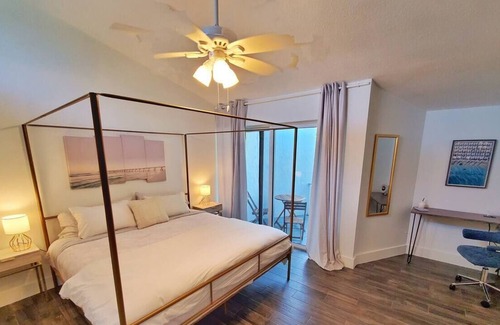 Royal Poinciana House | Free Shuttle/Patio Managed by BNR Vacation Rentals