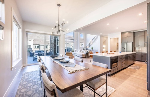 Deer Mountain House | *Free Ski Rentals* Perfect for Families - Private Hot Tub, 7 Mins to Deer Valley East Village Lifts