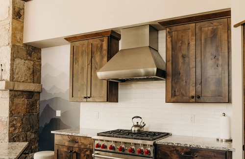 Warrior's Mark House | Free SkyCard Act-Lux Townhome, Hot Tub, 2 Car Garage - River's Edge Retreat