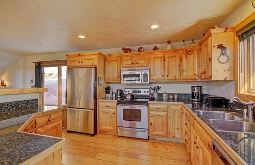 Huron Heights House | Free SkyCard Activities - Ski Area Views, Private Hot Tub - Barton Cabin