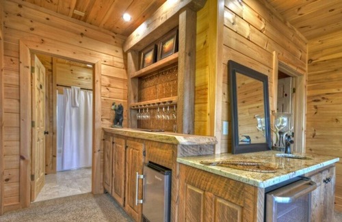 Blue Ridge Cabin | *Free Whitewater Rafting & Ziplining* Year Round Mountain View-- Trails & Community Ponds for Fishing