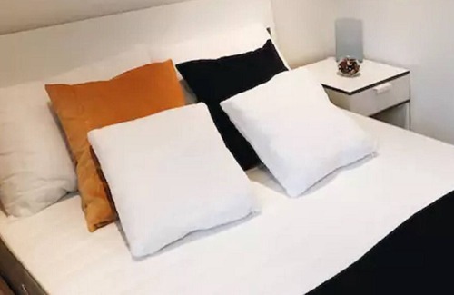 Figueira da Foz Apartment | FREE WIFI / NETFLIX! APT center 1 min walk beach / river / casino !!!