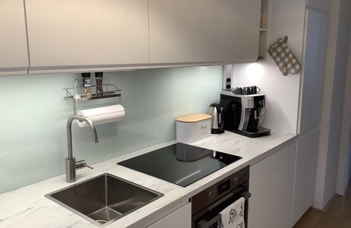 Rudolfsheim-Funfhaus Condo | Free WiFi Netflix; newly furnished; Contactless: Early Check In/Late Check Out!