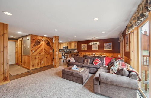 North Creek House | Freebern 18B - Renovated one-of-a-kind with Adirondack style 3 Bedroom Townhouse by The Summit at Gore Mountain