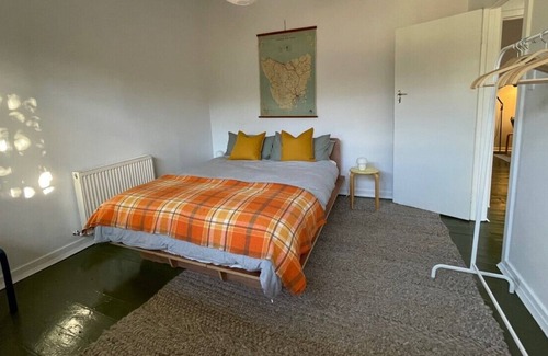 Footscray House | Freestanding House 5 Mins Walk to Seddon, Sunny Back Yard & Undercover car Port