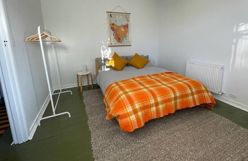 Footscray House | Freestanding House 5 Mins Walk to Seddon, Sunny Back Yard & Undercover car Port
