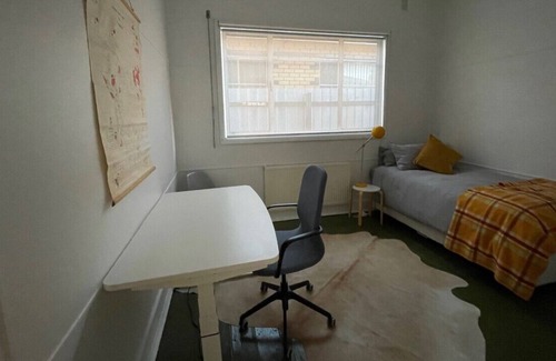 Footscray House | Freestanding House 5 Mins Walk to Seddon, Sunny Back Yard & Undercover car Port