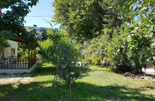 Cirali House | Freihstendes Steinhaus auf einen großen Garten