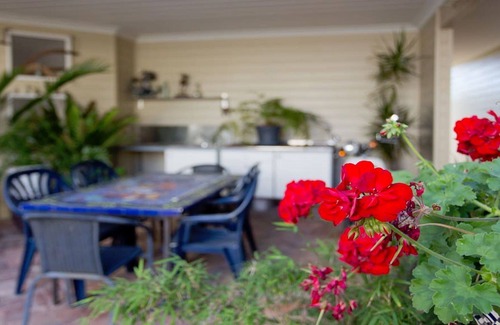 South Fremantle Apartment | Fremantle local beach studio