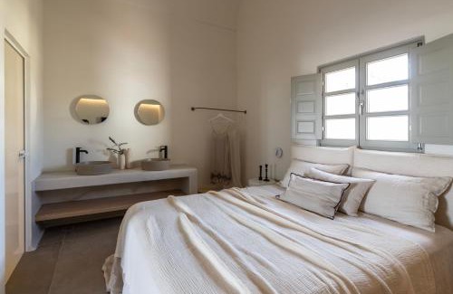 Vothon Apartment | Frescoes Luxury Suites By KB Hospitality