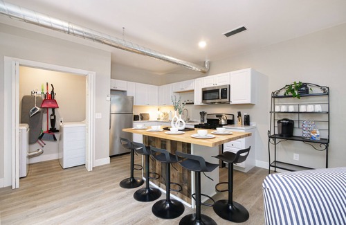 Tremont Apartment | Fresh and Trendy Tremont Getaway