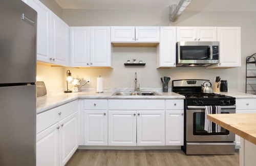 Tremont Apartment | Fresh and Trendy Tremont Getaway