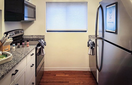 Beverly Apartment | Fresh Design-Walk to Salem-Food-Train Station