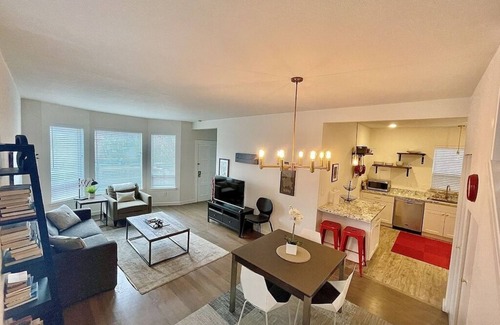 Minor House | Fresh & Hip Cap Hill Home – Parking + Fenced Garden Oasis | Walk to FIFA Stadium