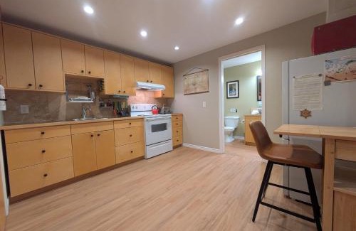 Rossland Apartment | Fresh Studio Apartment in Central Rossland