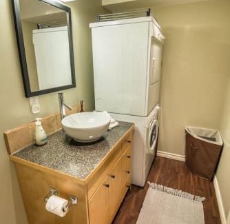 Rossland Apartment | Fresh Studio Apartment in Central Rossland