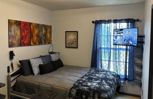 Millard House | Freshly redecorated modern room in West Omaha - massage chair + full gym