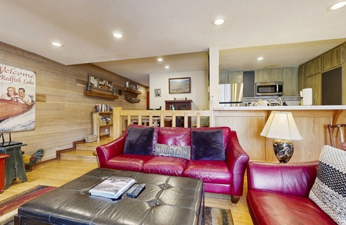 Sun Valley Condo | Freshly remodeled, ski-in/ski-out condo with pool, hot tub, & clubhouse