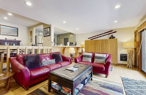 Sun Valley Condo | Freshly remodeled, ski-in/ski-out condo with pool, hot tub, & clubhouse