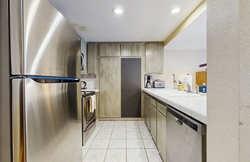 Sun Valley Condo | Freshly remodeled, ski-in/ski-out condo with pool, hot tub, & clubhouse