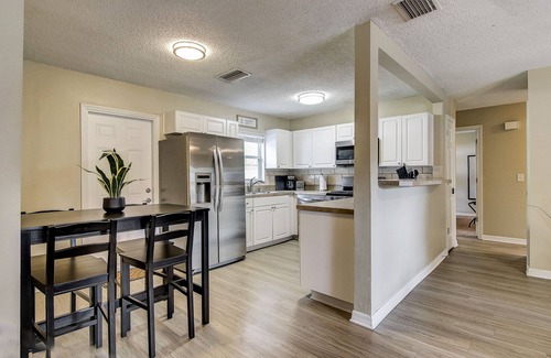 Seffner Community Alliance House | Freshly Updated Home less than an hour from Disney