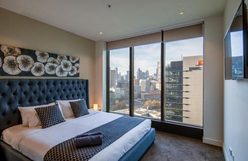 Southbank Apartment | Freshwater PL - Modern City View Apartment with Balcony and River Views