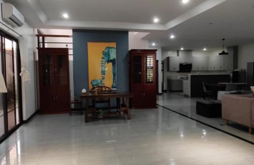 Angeles City Villa | Freya Meow Villa