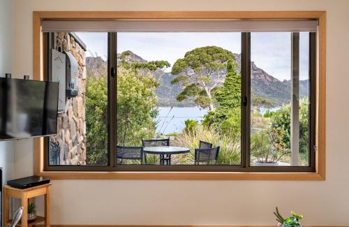Coles Bay Villa | Freycinet Stone Studio 3 - Feldspar