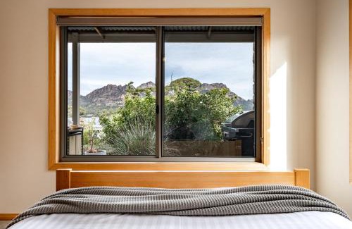 Coles Bay Villa | Freycinet Stone Studio 3 - Feldspar