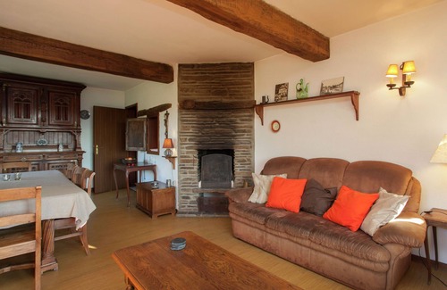 Stavelot House | Friendly and rustic family home with fireplace