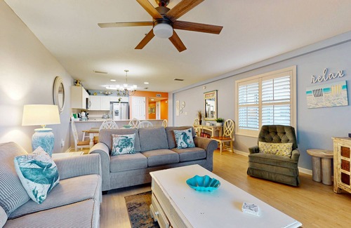 Miramar Beach Condo | Friendly Condo with Private Washer/Dryer, High-Speed WiFi, & Beach Access