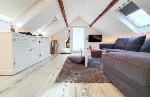 Dersdorf Apartment | Friendly Home - "Helles Dachstudio" Köln Bonn Phantasialand