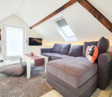 Dersdorf Apartment | Friendly Home - "Helles Dachstudio" Köln Bonn Phantasialand