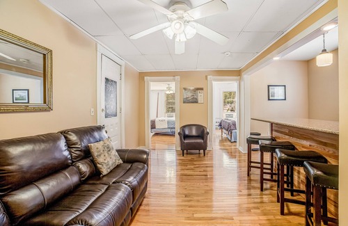 Hammondsport House | Friendly Inn with Full Kitchens, City View, and WiFi - Close to Keuka Lake!
