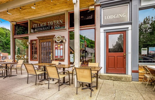 Hammondsport House | Friendly Inn with Full Kitchens, City View, and WiFi - Close to Keuka Lake!