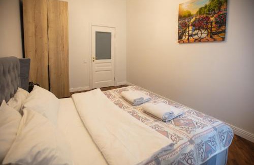 Lviv City Center Apartment | Friends House- сучасні апартаменти в центрі Львова