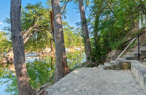 Leakey Cabin | Frio Rivers Edge In The Heart Of Hill Country 3 Bedroom Cabin