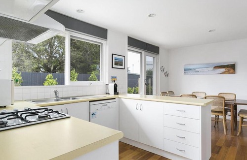 Blairgowrie House | Front Beach Shack - renovated house in a quiet location