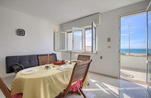 Torre Mozza Apartment | Front Beach Torre Mozza by LoveSud