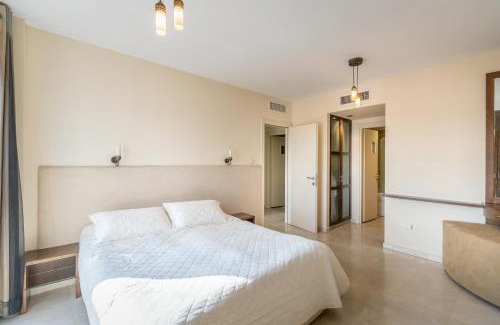 Herzliya Pituach Apartment | Front of Beach next Ritz Hotel - 3 Bedroom& 3 Bathroom