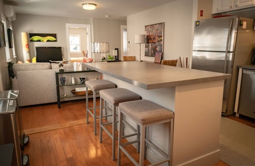 Provincetown Condo | Front Row! West End. Now 2 new bathrooms! Boatslip/Mussel Beach Gym/Sleeps 6!