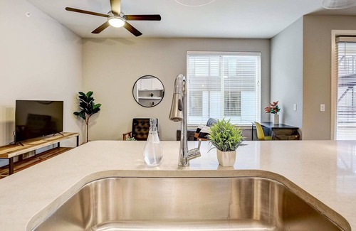 Highland Apartment | Frontdesk | 1 BR Apt near Elisabet Ney Museum