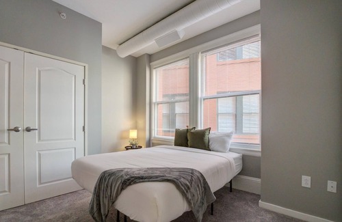 Gateway District Apartment | Frontdesk | 2 BR Apt by the Wolstein Center