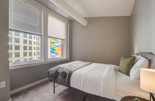 Gateway District Apartment | Frontdesk | 2 BR Apt by the Wolstein Center